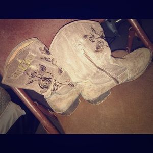 BareTrap Boots
